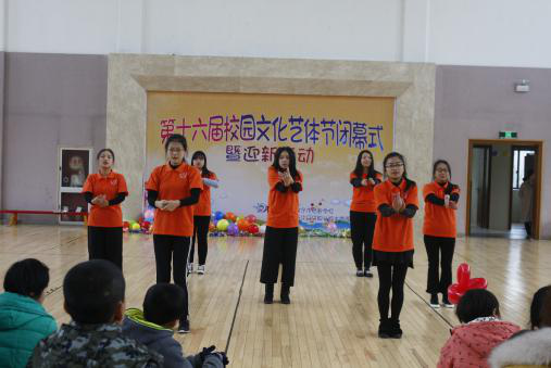 我院学生们的表演