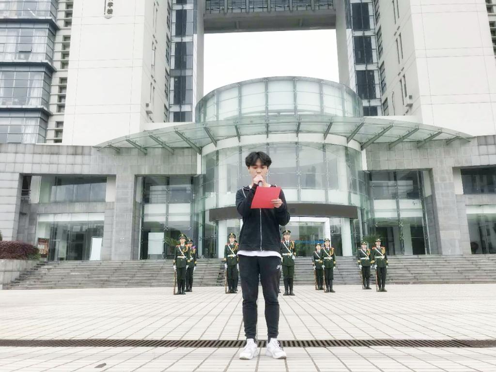 学生会主席金博威宣读考核结果